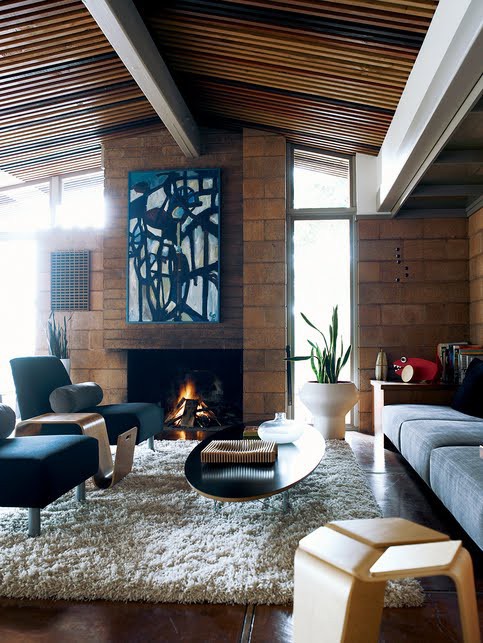 Oval Coffee Table With Geometric Wood Tray