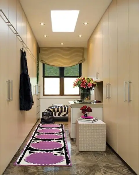 Patterned Runner Adds Color to Neutral Walk-In