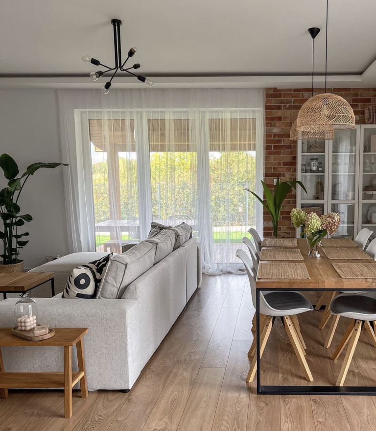 Woven Pendant Light Creates Cozy Dining Ambiance