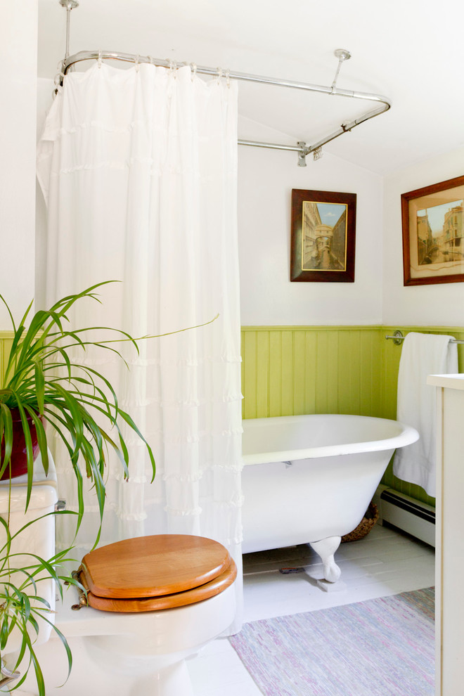 Wooden Toilet Seat Adds Warm Contrast to White Porcelain